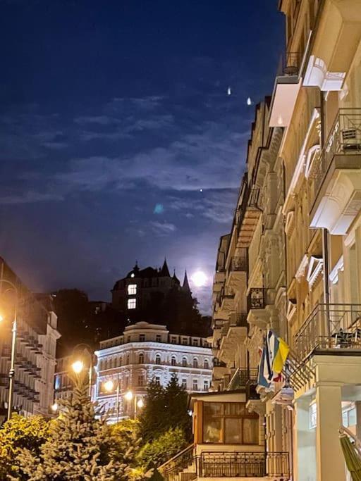 Huge Two Floor Apartment On The Park Colonnade With Free Parking For One Car, 160 Sqm Karlovy Vary Exterior foto